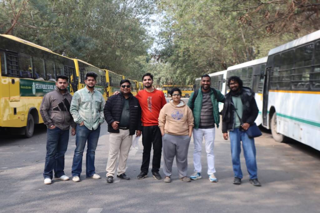 Feeding Universe volunteers team at the Dog Feeding Drive